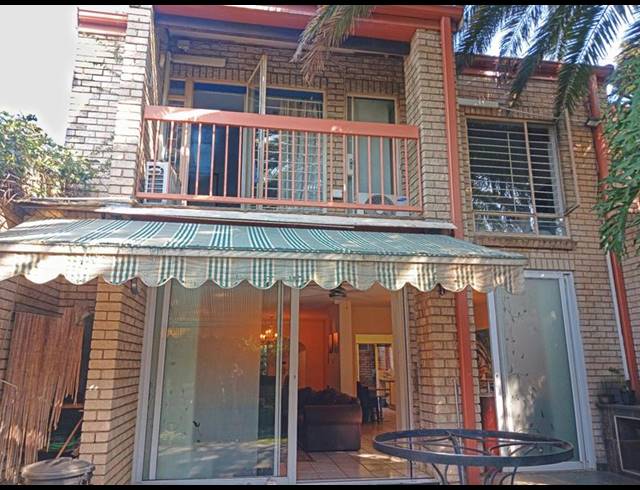 3 BEDROOM TOWNHOUSE FOR SALE IN BRAMLEY